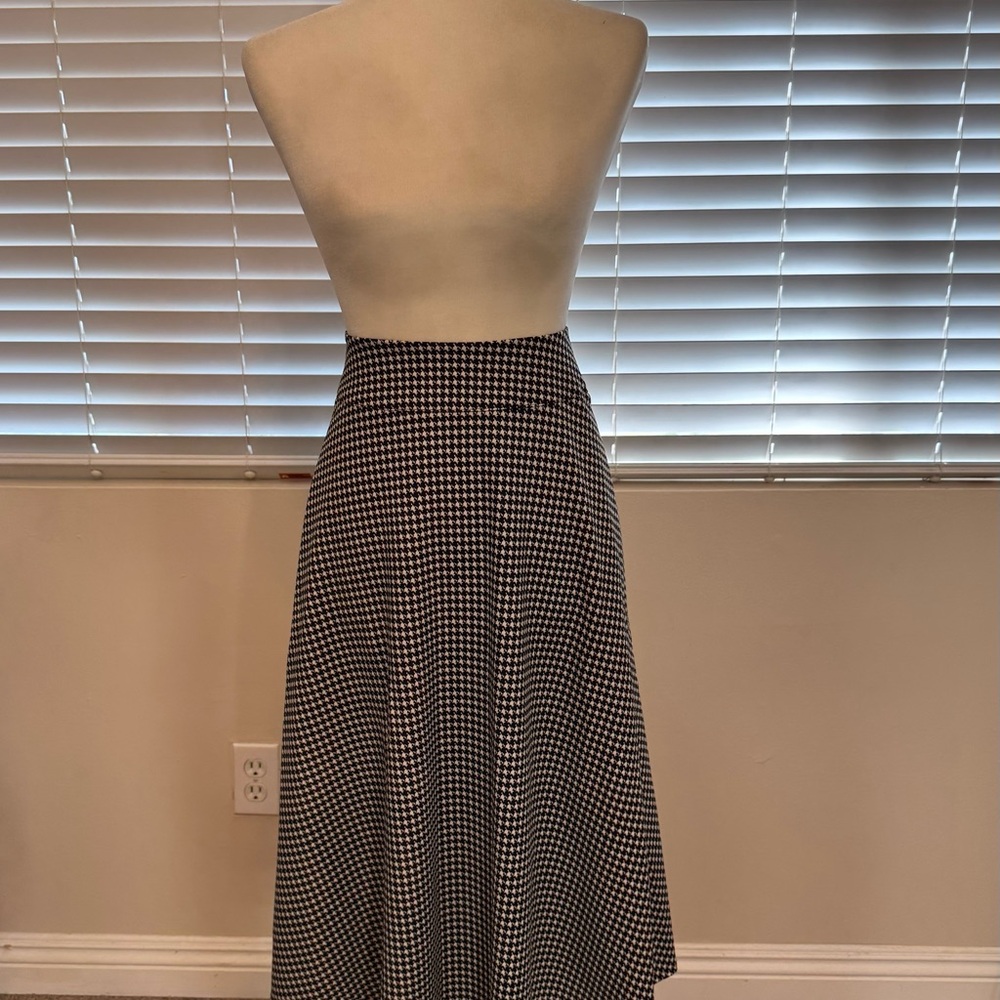 Classic Black and White Houndstooth Skirt - Picture 2 of 3